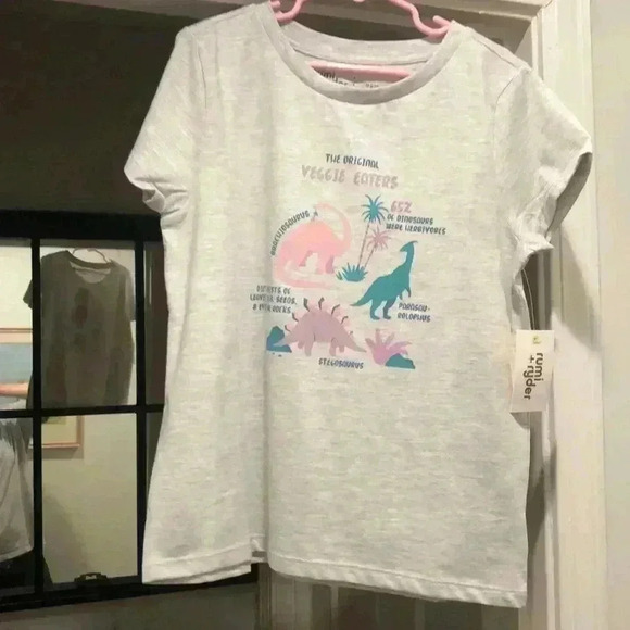 Rumi + Ryder The everyday graphic tee size medium (8-10). Light grey. - Picture 2 of 7